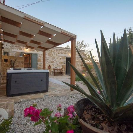 Pamelas House With Jacuzzi 키사모스 외부 사진
