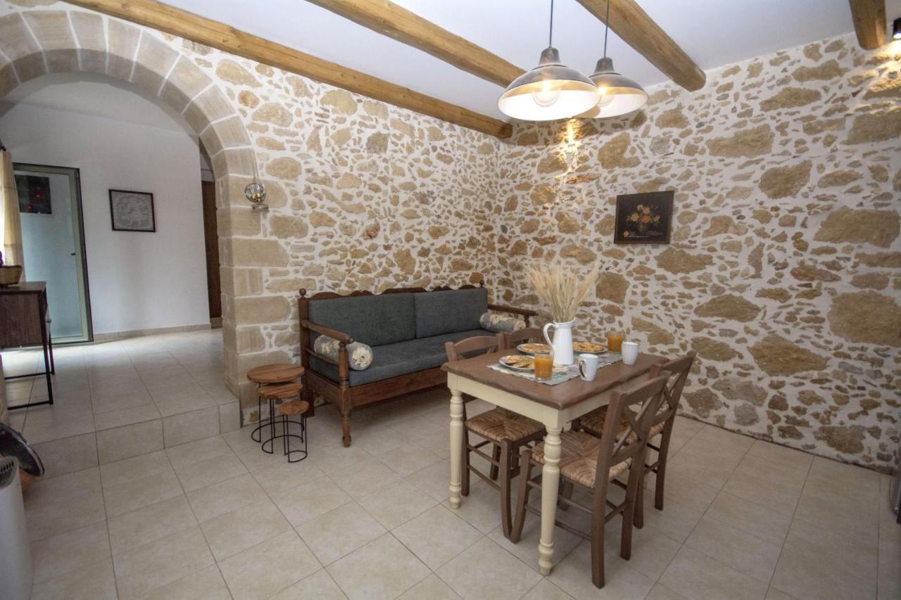 Pamelas House With Jacuzzi 키사모스 외부 사진