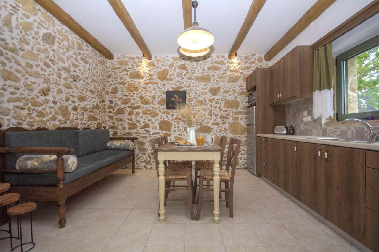 Pamelas House With Jacuzzi 키사모스 외부 사진