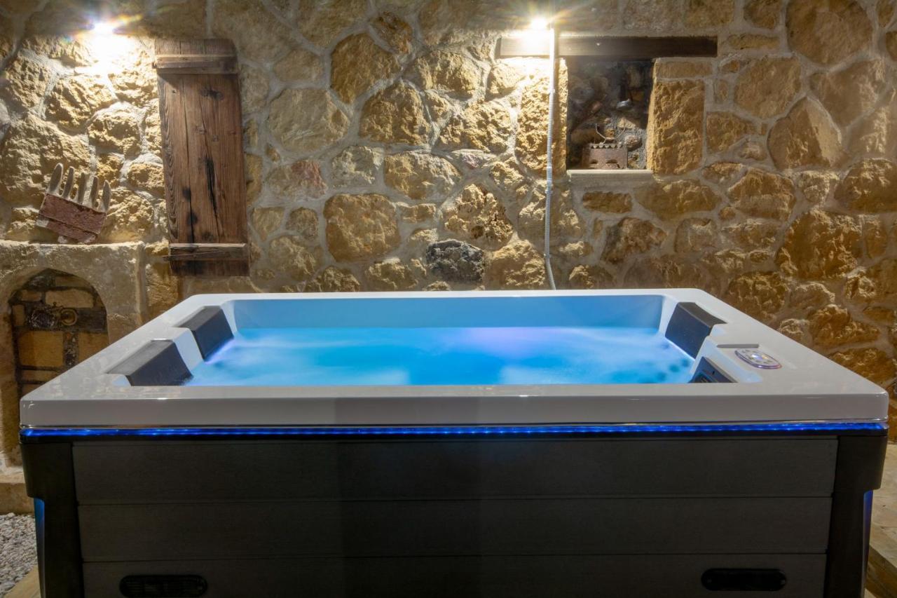 Pamelas House With Jacuzzi 키사모스 외부 사진