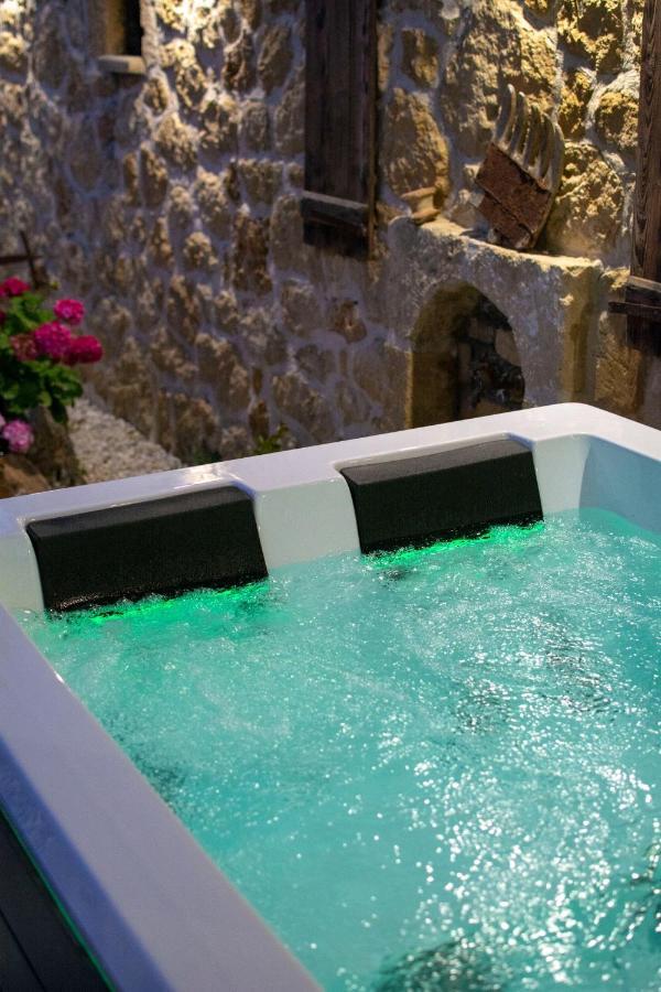 Pamelas House With Jacuzzi 키사모스 외부 사진