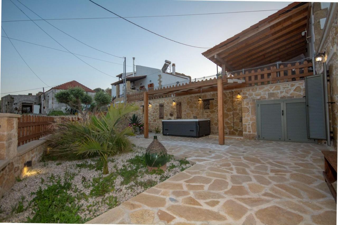 Pamelas House With Jacuzzi 키사모스 외부 사진