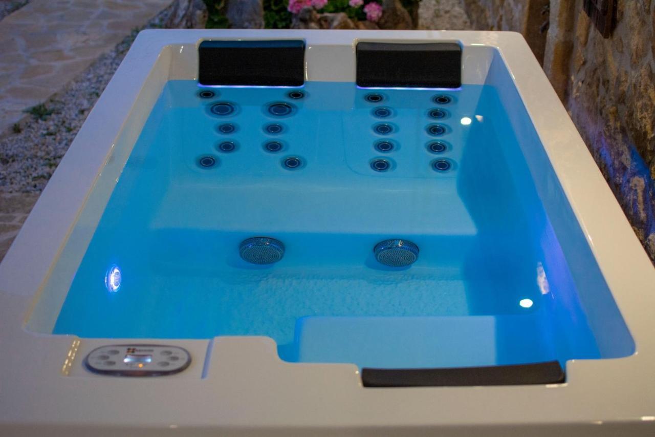 Pamelas House With Jacuzzi 키사모스 외부 사진