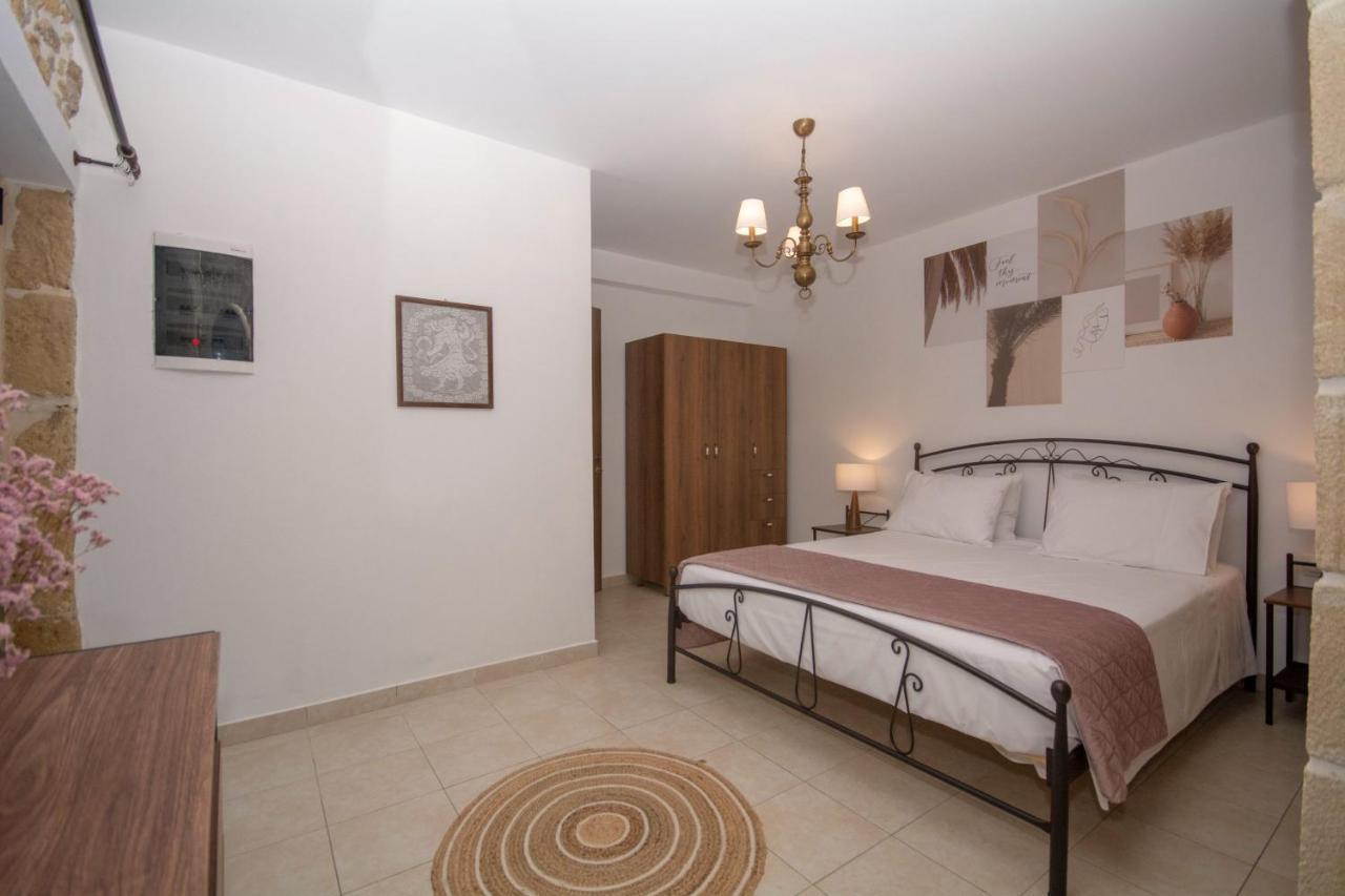 Pamelas House With Jacuzzi 키사모스 외부 사진